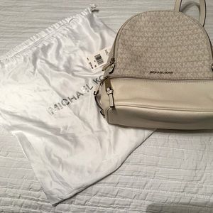 MICHAEL KORS Rhea Zip Backpack NWT Crème